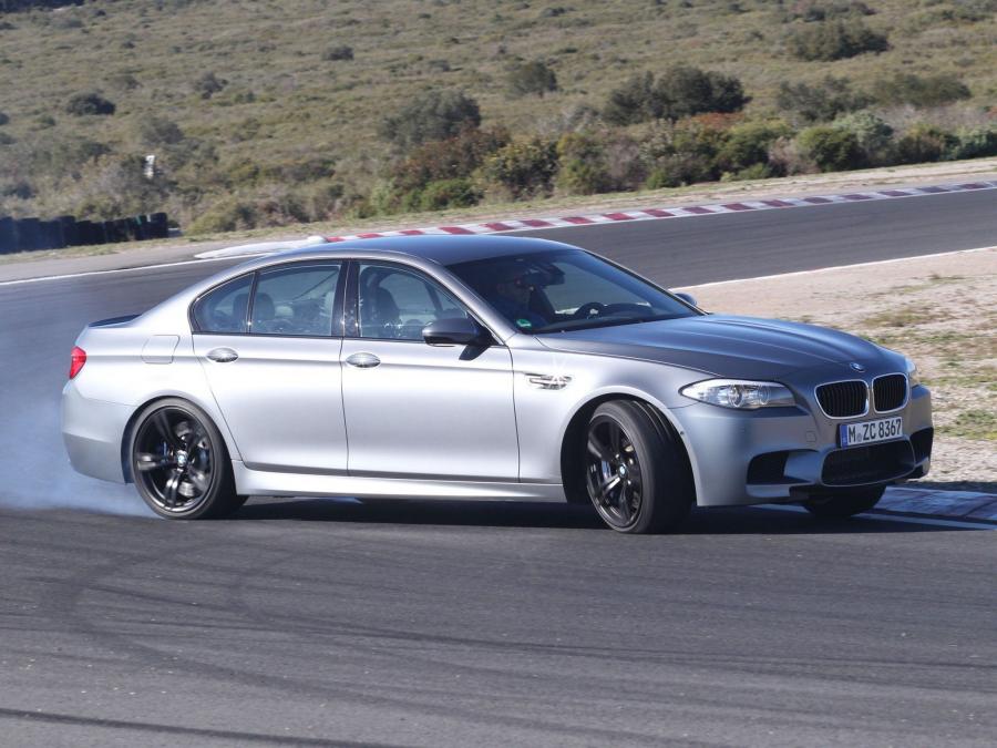  BMW M5 Individual 2011 года  (фото 4 из 14)